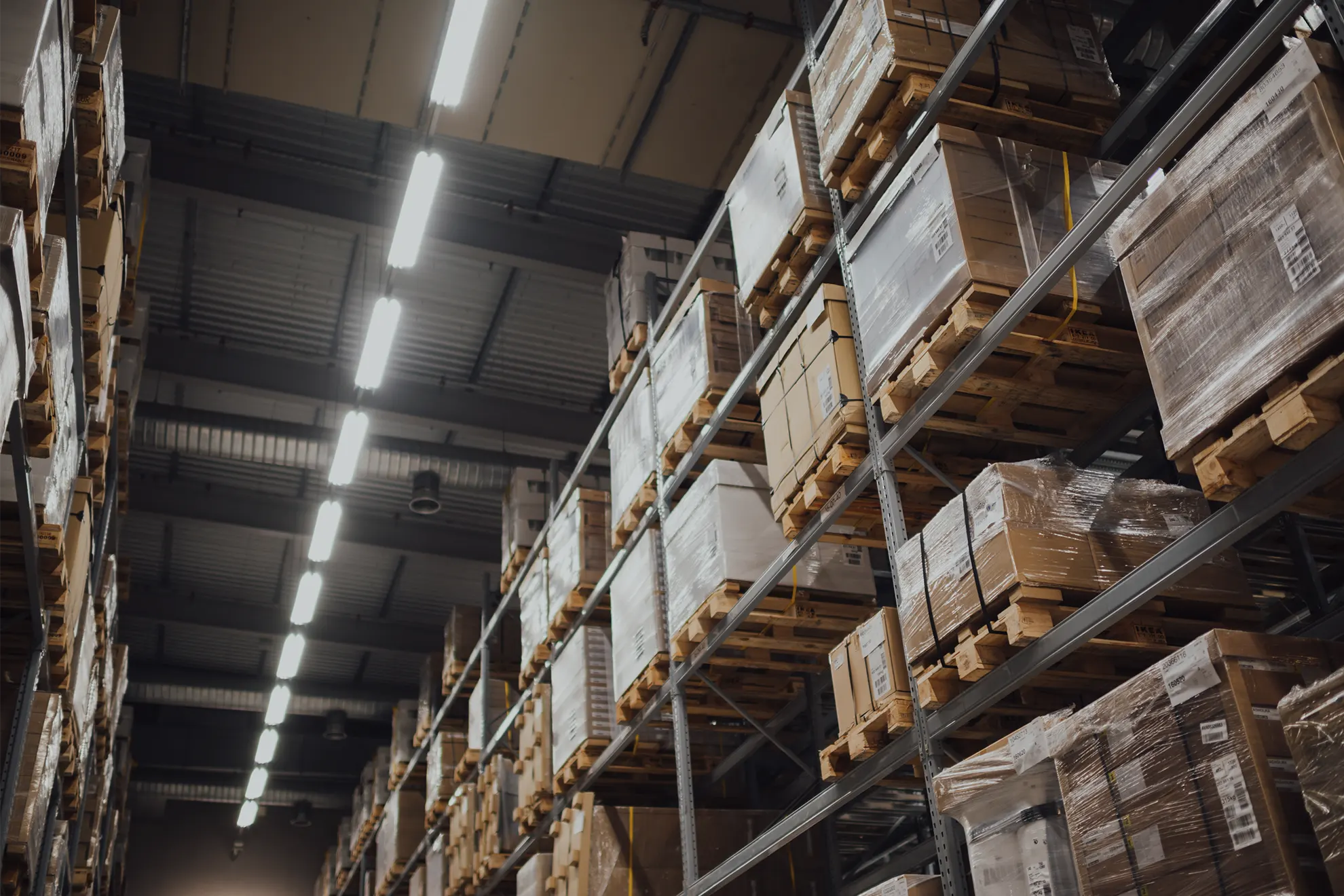 Toda mercancía cuenta una historia. Confeccionamos soluciones a tu medida para maximizar tus eficiencias, optimizar rutas, y extender tu alcance.
